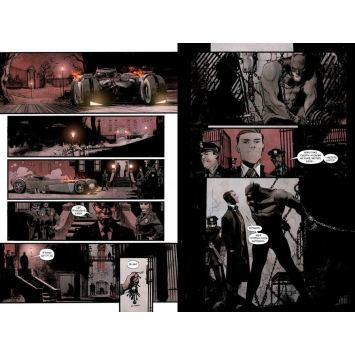 задня обкладинка Бетмен Білий Лицар книга Бетмен Білий Лицар на столі