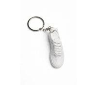 Брелок Вуличний Крок білий на дитячому рюкзаку